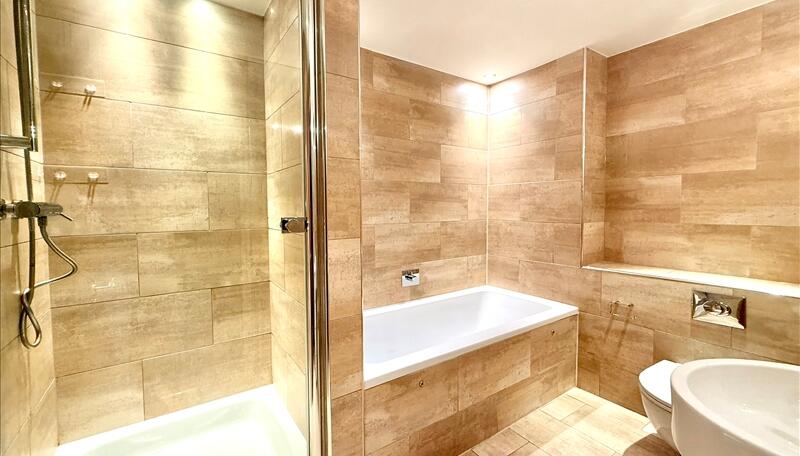 2 bed property in Young Street, London
